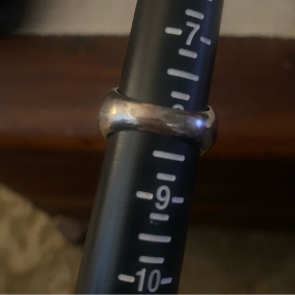 Avon "Enamel Elegance" dome ring.  Silver tone. Size 8 - Picture 3 of 3